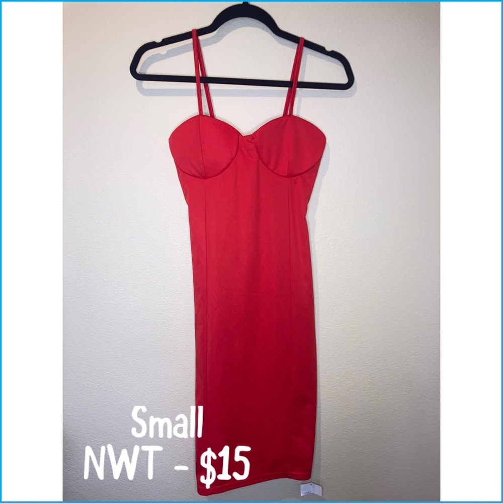 Dresses - Picture 3 of 12